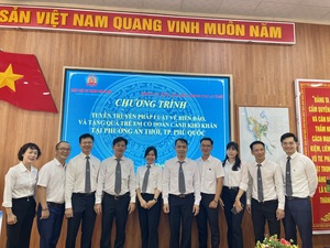 Luật sư Lê Dung cùng đoàn luật sư TP Hà Nội tham gia chương trình tuyên truyền pháp luật về biển đảo và bảo vệ tổ quốc tại An Thới, Kiên Giang